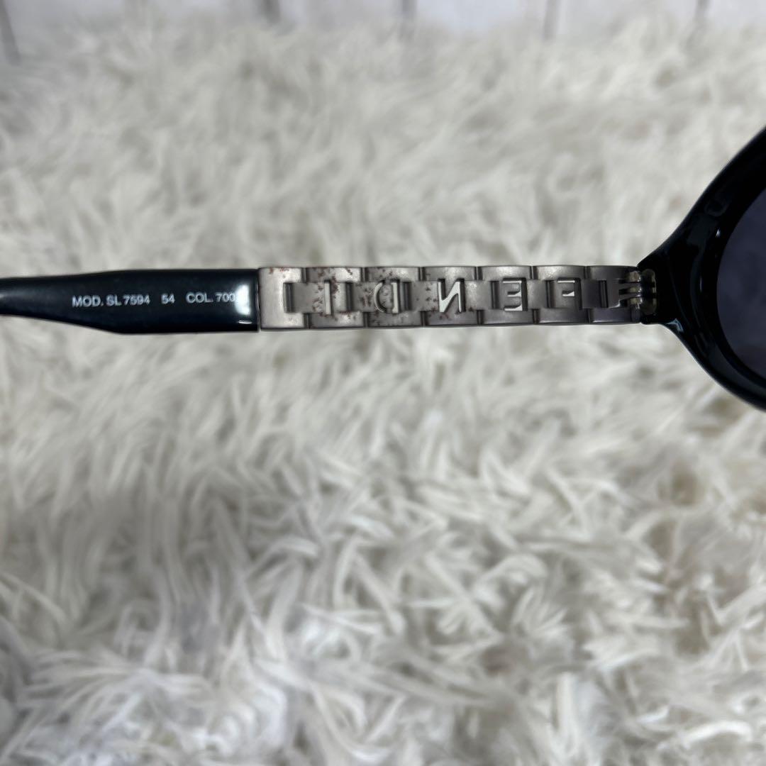 FENDI フェンディ サングラス ケース付　ロゴ　ブラック　シルバー