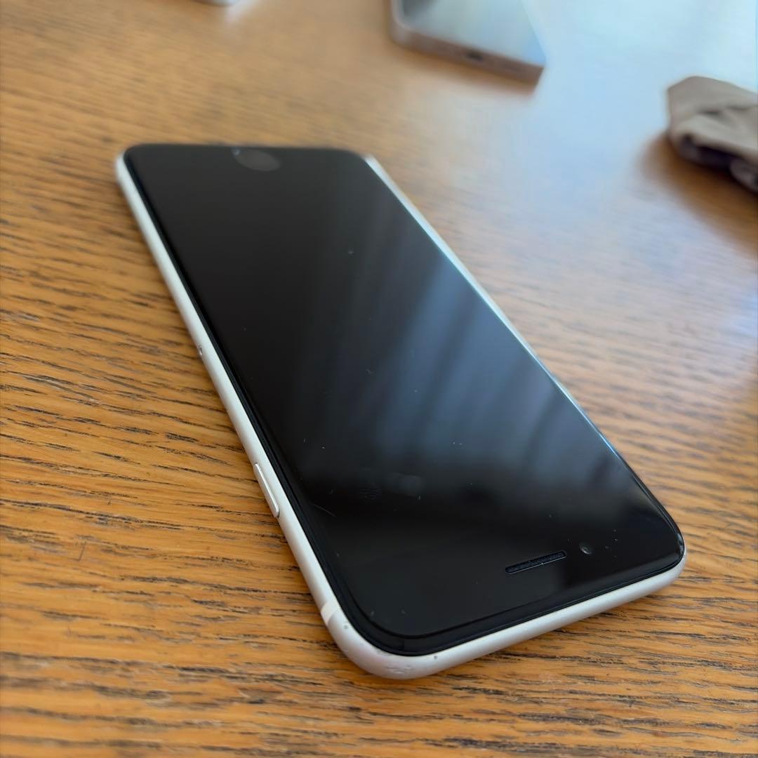 iPhone SE 第二世代 本体 ホワイト