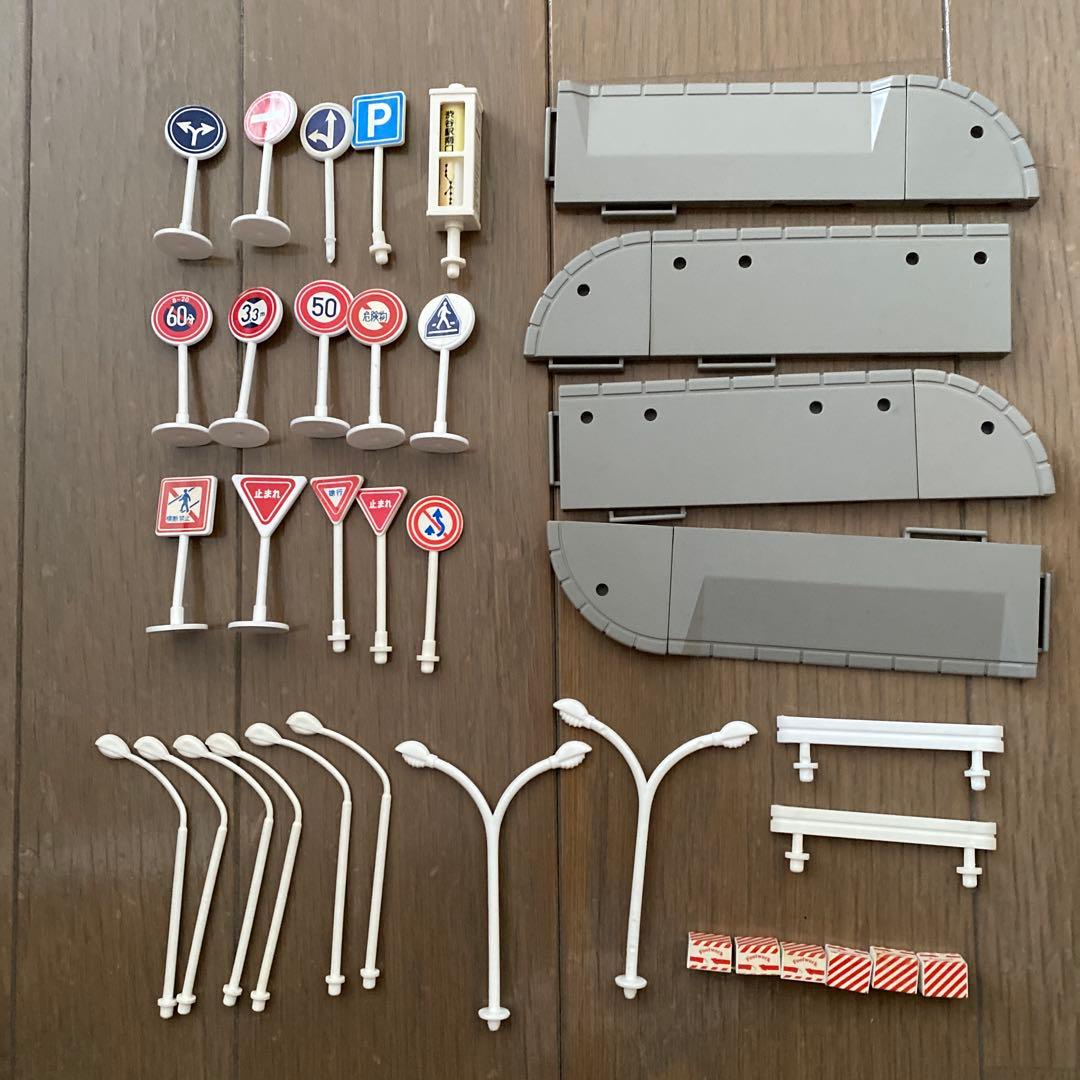 【レトロ】トミカタウン＆つながる道路セット売り　収納ケース・箱・おまけ付き