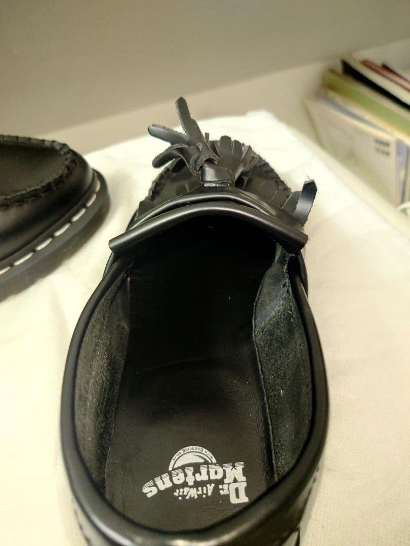 ドクターマーチン　エイドリアン　タッセル付き黒レザーローファー　白ステッチ