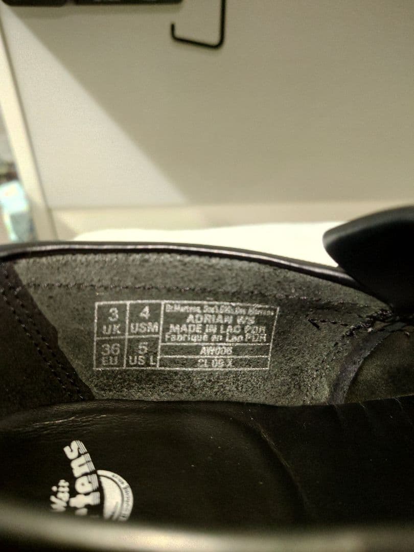 ドクターマーチン　エイドリアン　タッセル付き黒レザーローファー　白ステッチ