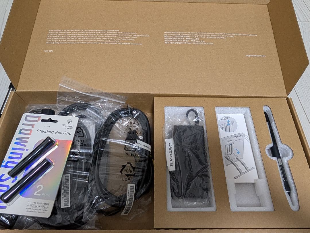 液タブ・ペンタブ Wacom cintiq22 FHD(DTK-2260)