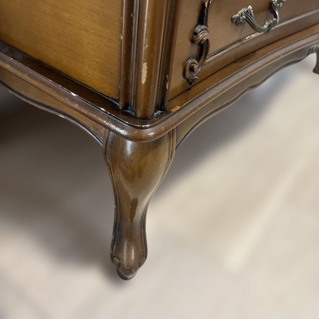 イタリア製家具 エレガントな猫脚の逸品