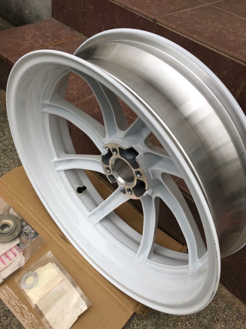 新品 NSR250R MC28 リアホイール 新品　純正スペンサー ワッシャー付