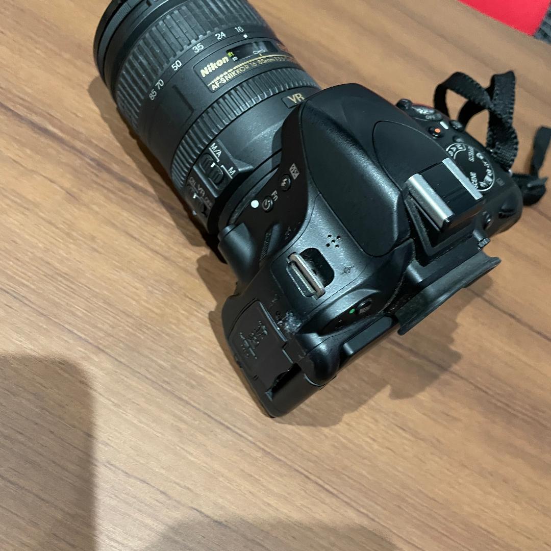 NIKON D5100 16-85mmズームレンズ 保護レンズ予備バッテリー付き