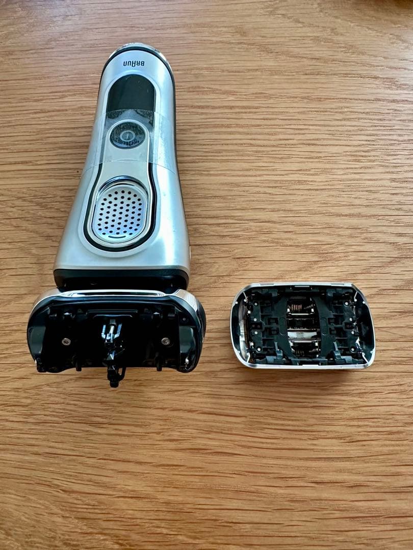 Braun Series 9 電気シェーバー　新品替刃付、スイッチ爪破損あり