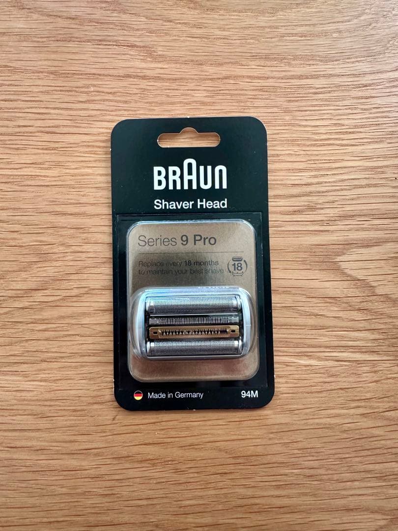 Braun Series 9 電気シェーバー　新品替刃付、スイッチ爪破損あり