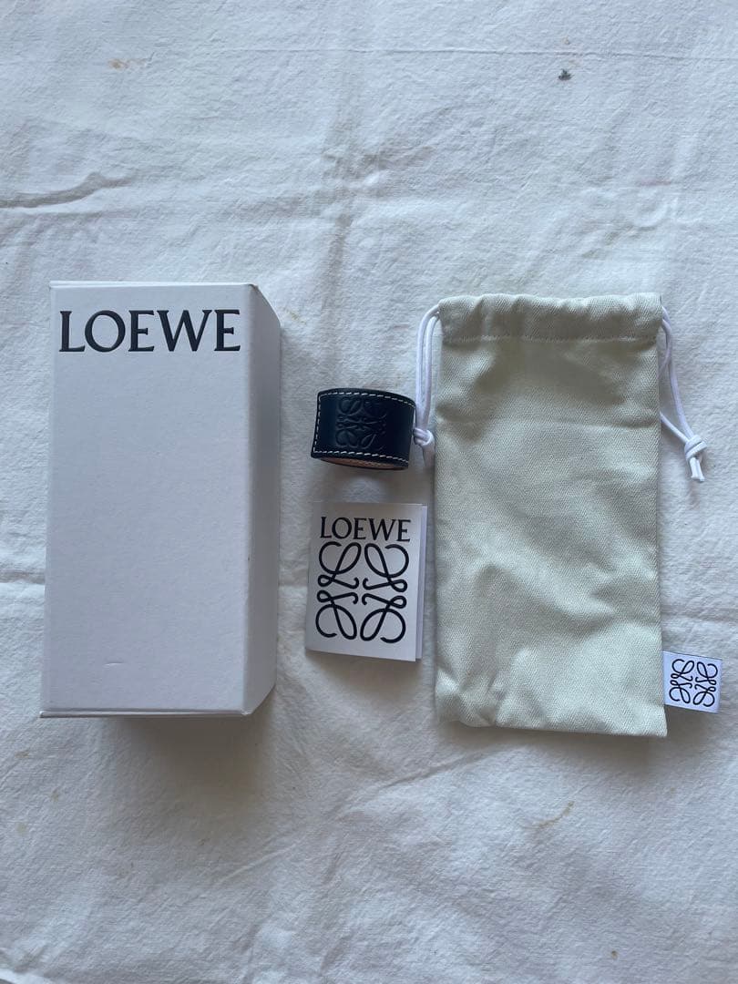 ロエベ　バングル