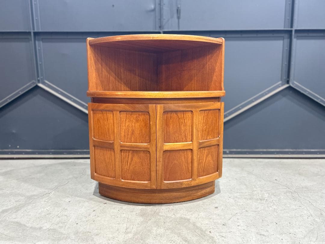 英国ヴィンテージ｜ネイサン / nathan｜コーナーキャビネット　サイドボード