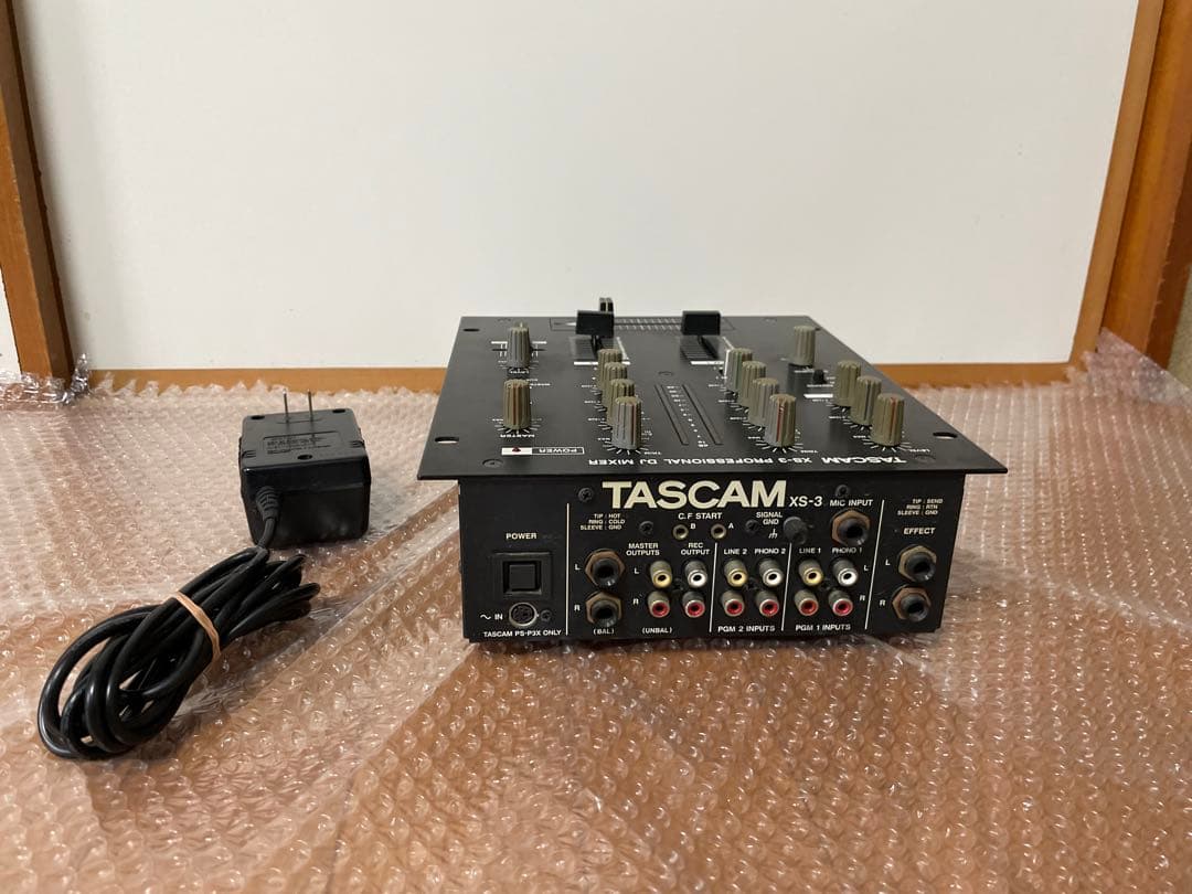 TASCAM プロフェッショナルDJミキサー XS-3