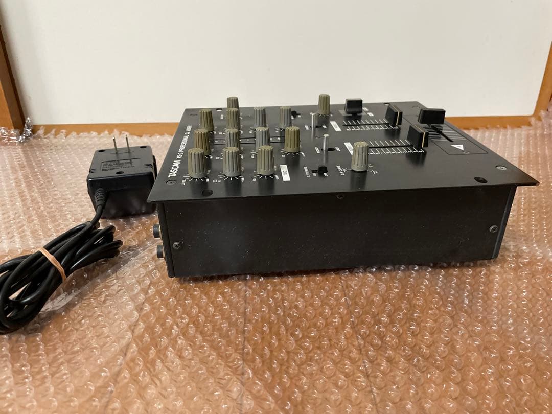 TASCAM プロフェッショナルDJミキサー XS-3