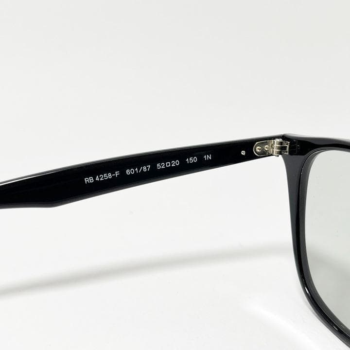 国内正規品【RB4258F-60187】レイバン 新品サングラス ライトグレー