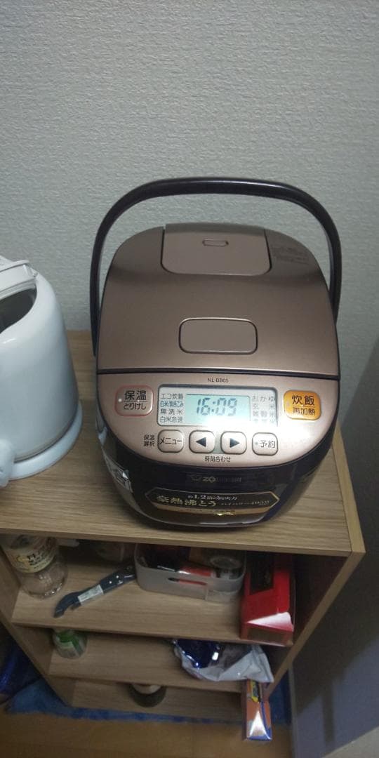 冷蔵庫、電子レンジ、ケトル、炊飯器、ガスコンロ