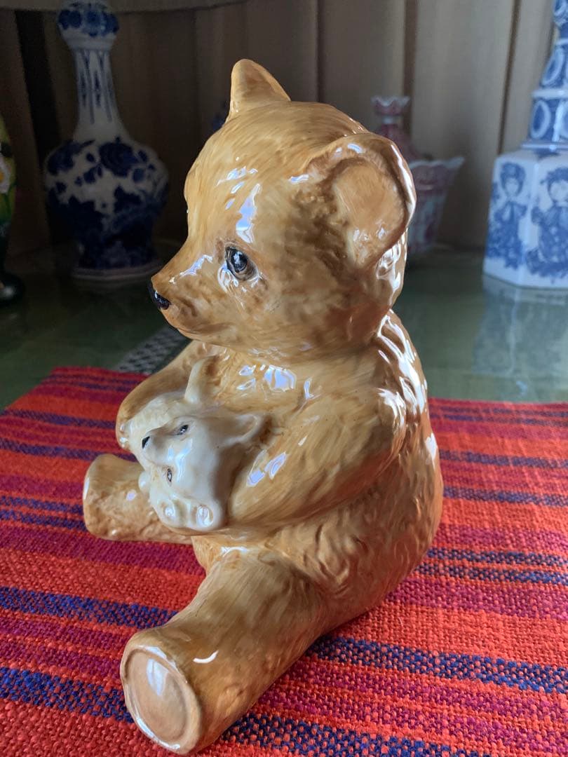 イギリスアンティーク　クマさんがクマちゃんを抱っこしてるレアな陶器のテディベア！