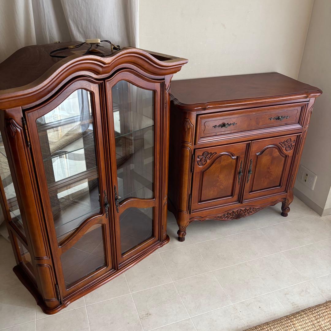 イタリア　ガラス　キャビネット　カップボード　飾り棚　アンティーク　ヨーロピアン