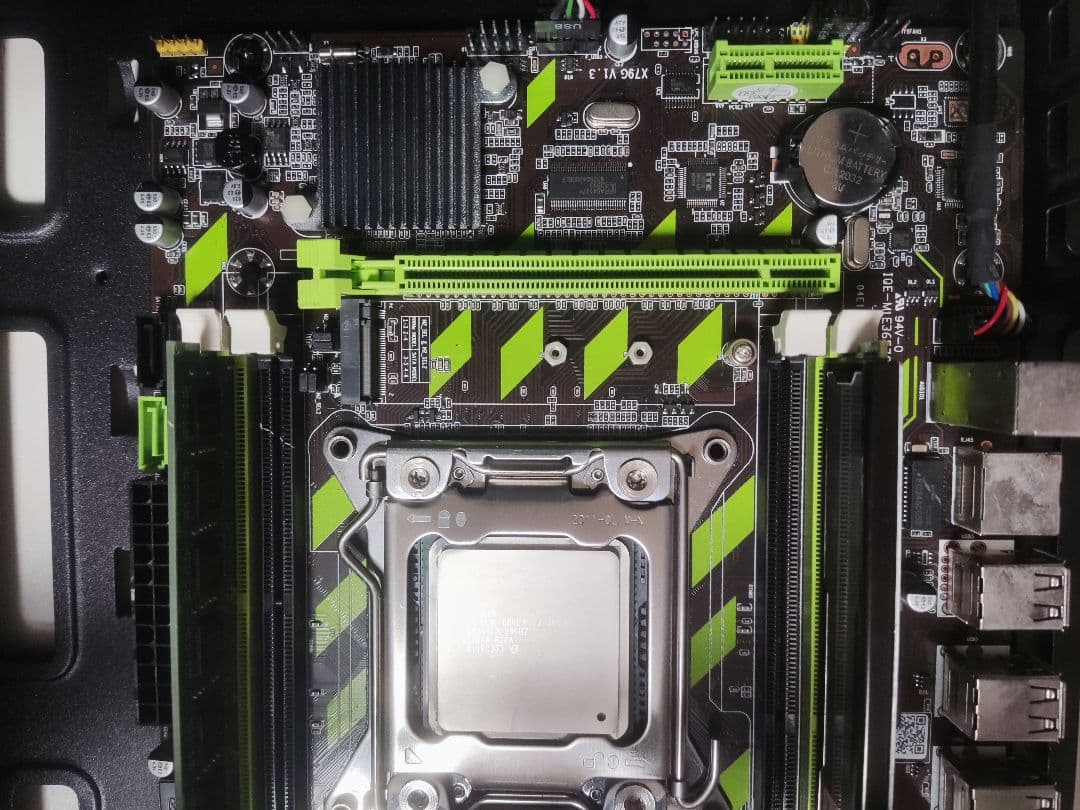 マザーボード LGA 2011とi7 3930k