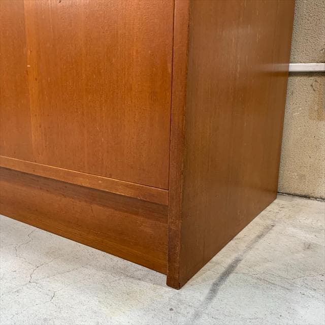 くらげ様■ヴィンテージのチークディスプレイキャビネット（扉収納）