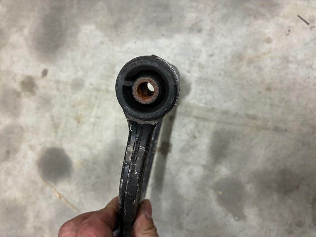 nm35 ステージア アッパーアーム z33 v35 流用に