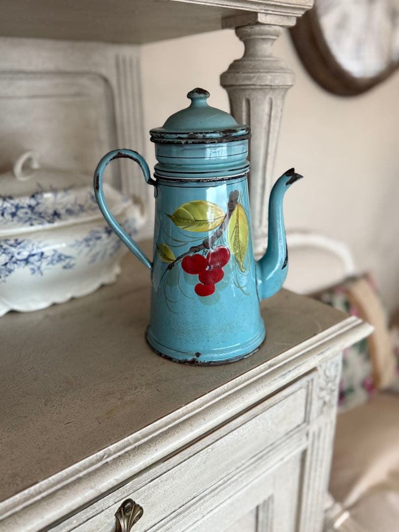 フランスアンティークホーロー水色さくらんぼ柄コーヒービギンポット