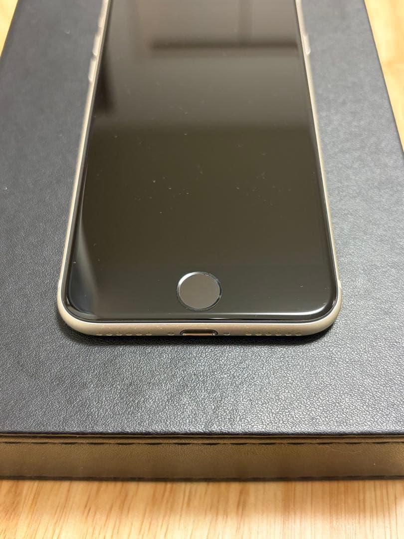 超美品　傷なし　iPhone SE 第三世代　⑤