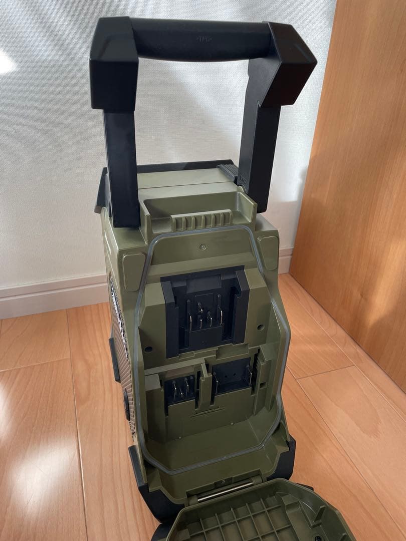 マキタ　充電式ラジオ　MR005G GZO オリーブ　美品