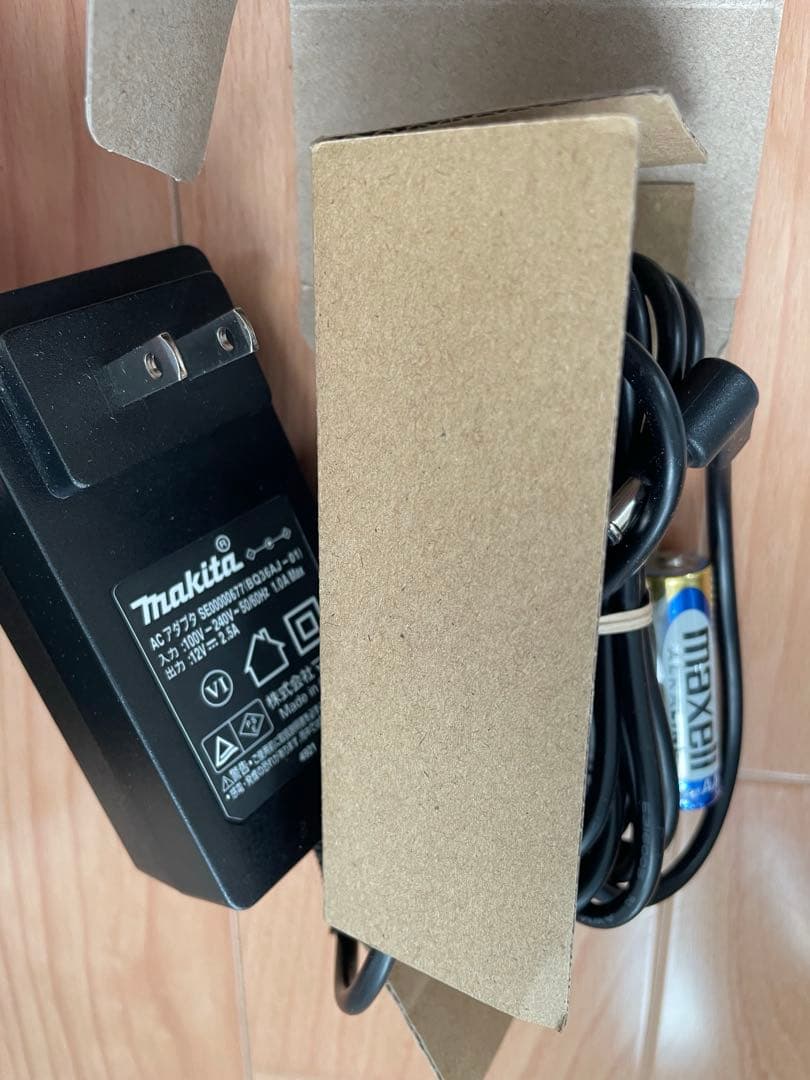 マキタ　充電式ラジオ　MR005G GZO オリーブ　美品