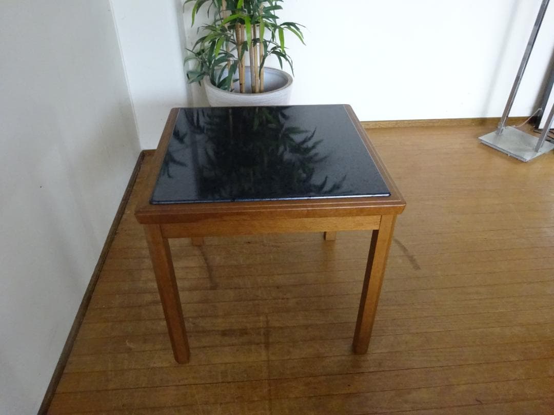 karimoku/カリモク　樹脂天板　サイドテーブル　ナイトテーブル　花台