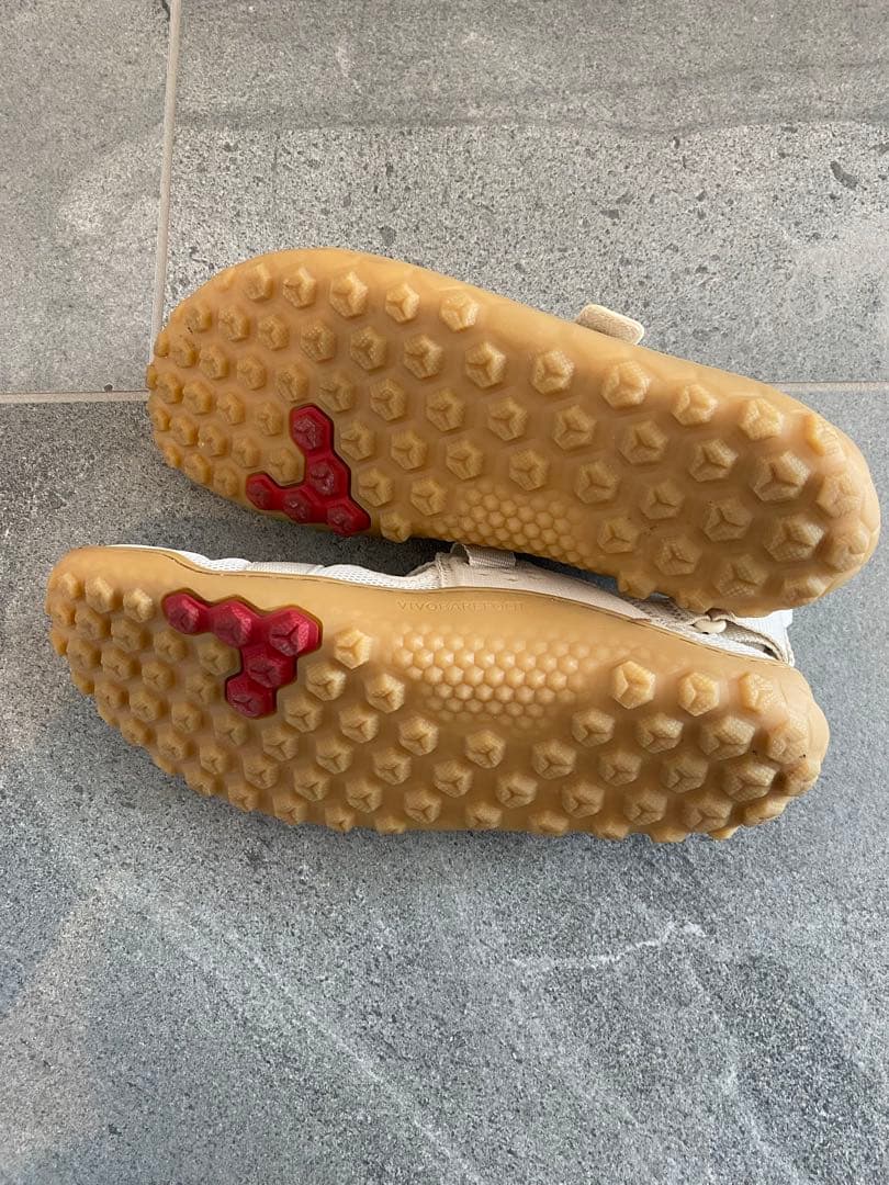 Vivobarefoot ビボベアフット トラッカーサンダル