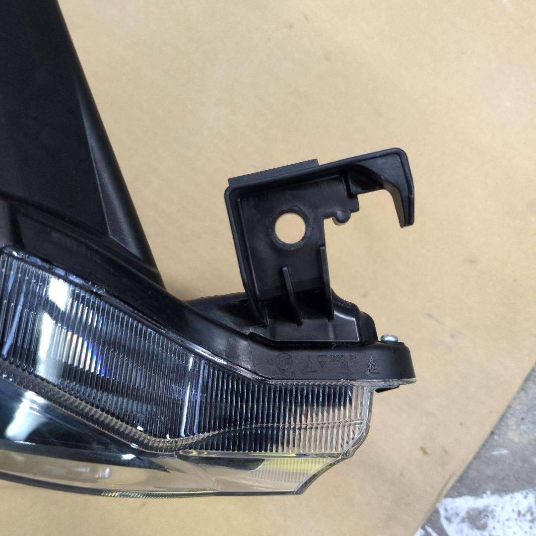 DAIHATSU　ダイハツ　ミライース　右側ヘッドランプ