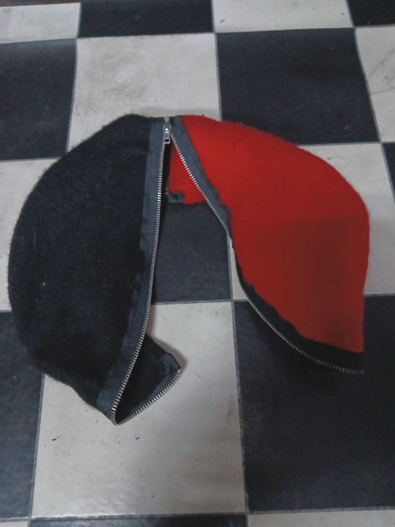 ロカビリーパンクロックアシンメトリーZIPベレー赤×黒