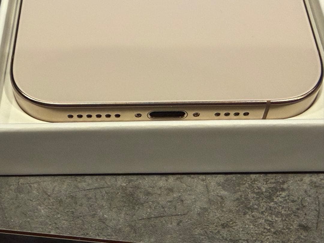 Apple iPhone 16 Pro Max 256GB デザートチタニウム