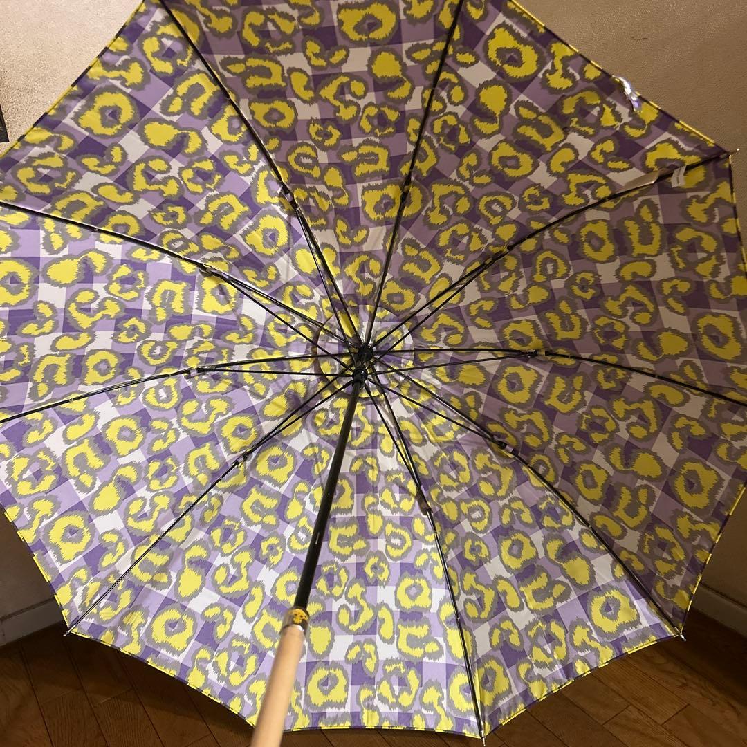 美品　ヴィヴィアンウエストウッド　長傘　ロゴマーク入　持ち手シュリンクあり