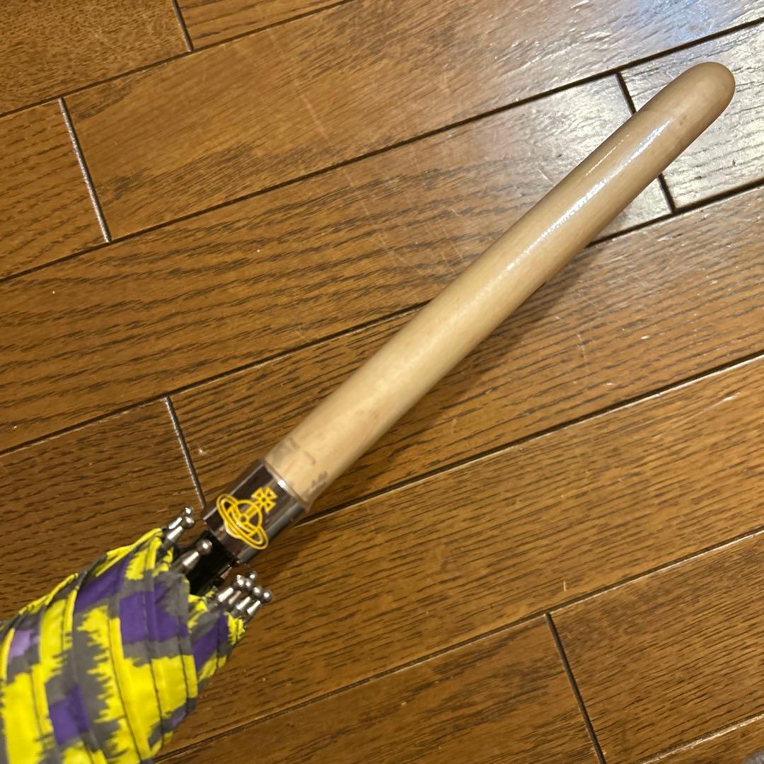美品　ヴィヴィアンウエストウッド　長傘　ロゴマーク入　持ち手シュリンクあり
