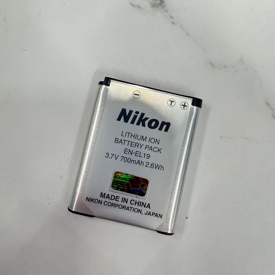 付属品有り　NICON COOIPIX S3300 カメラ　デジタルカメラ