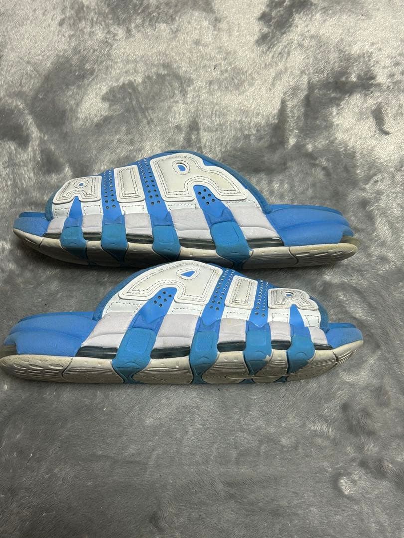 NIKE エアモアアップテンポ スライド 青×白27cm