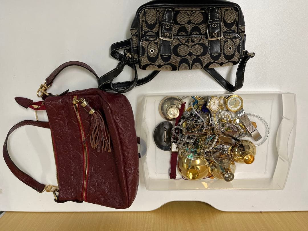 遺品整理　アクセサリー　イミテーションまとめ　約1,000g その他バック2点