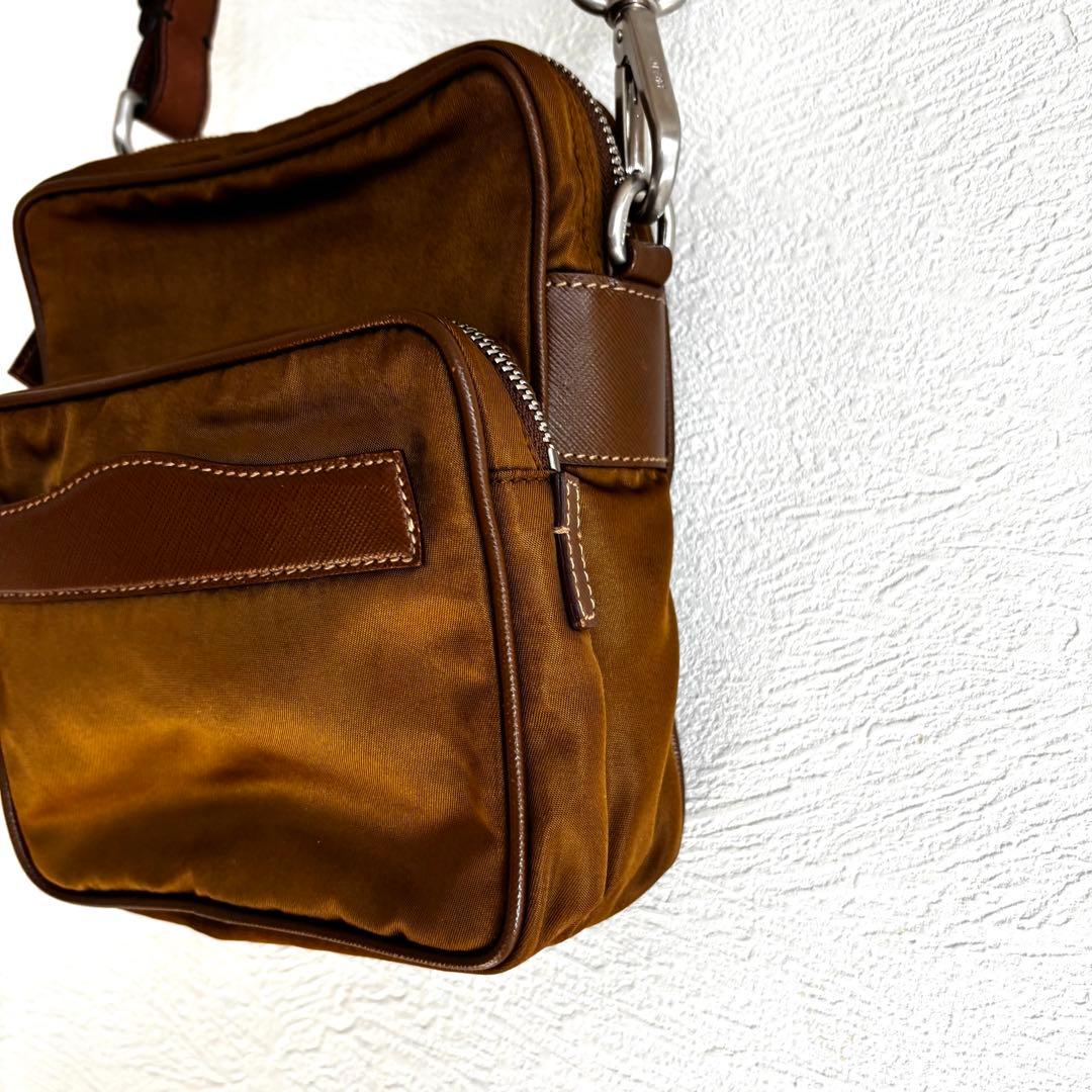 PRADA ナイロン 三角ロゴ　ワンショルダーバッグ ブラウン