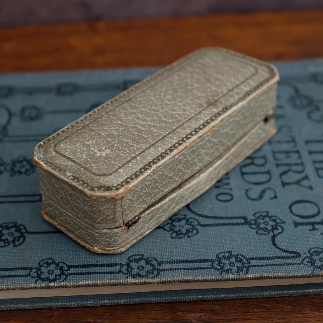 イギリスアンティークブローチケース＊英国アンティークボックス＊グレー＊ロング