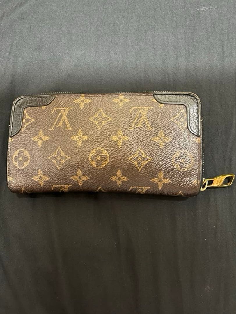 S*r様 廃盤希少品 Louis Vuitton レティーロ ジッピーウォレット