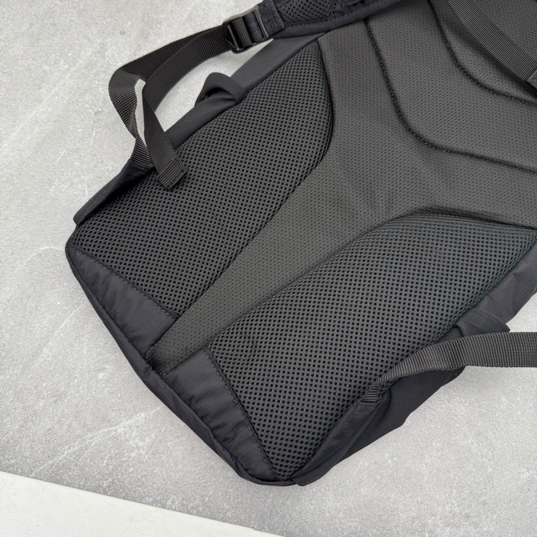 美品♥SALOMON ブラック多機能バックパック