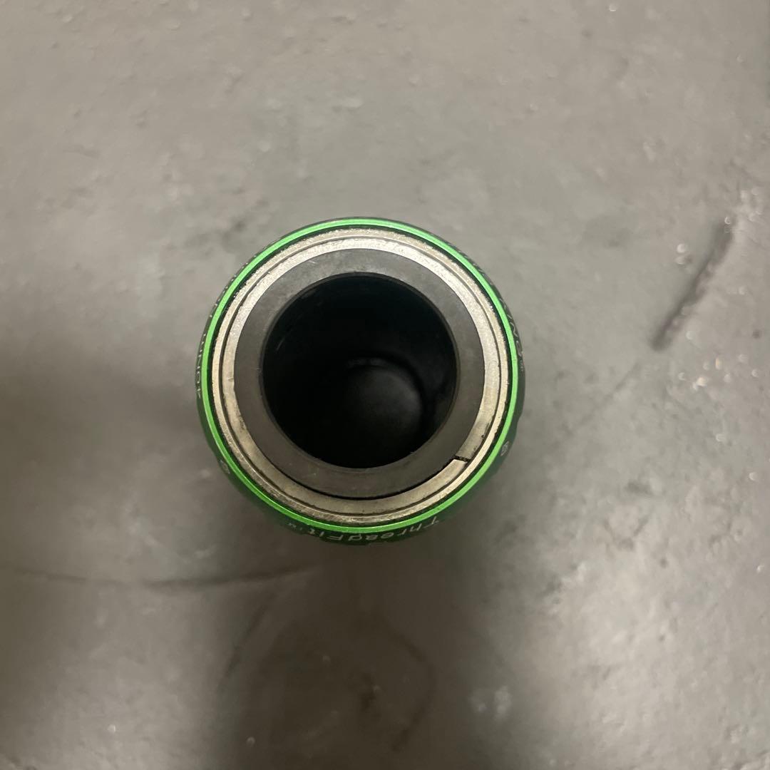 クリスキング ボトムブラケット ブラック THREADFIT™ 24