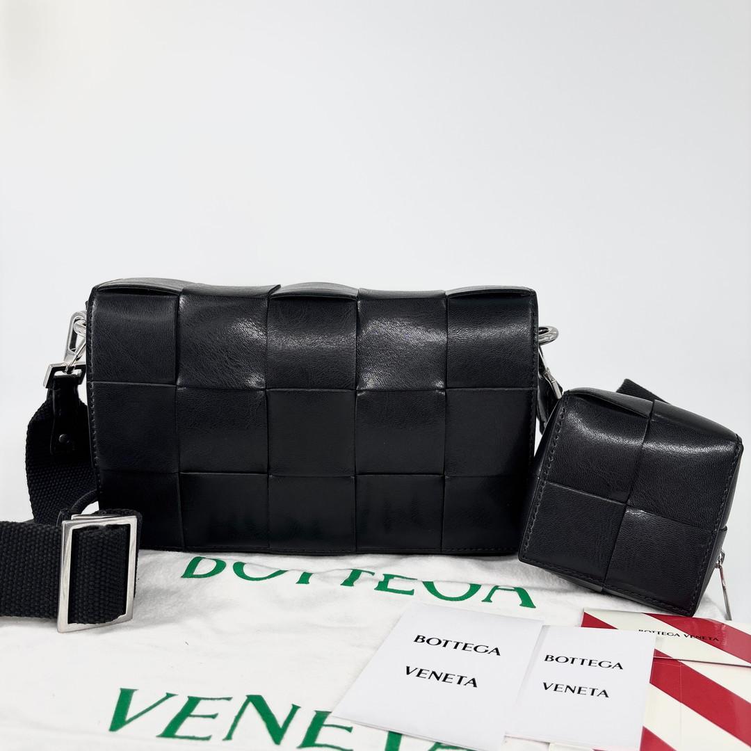 未使用 ボッテガヴェネタ イントレチャート ストラップポーチ ショルダーバッグ