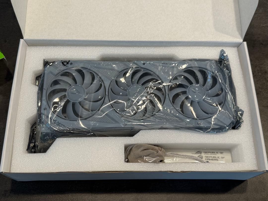 グラフィックボード・グラボ・ビデオカード ASUS ROG STRIX RTX3080 O10G GAMING White