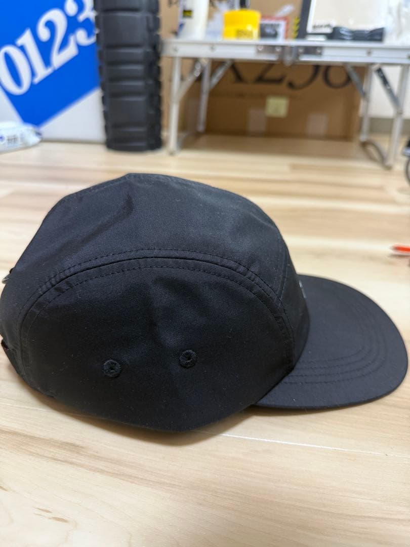 コム デ ギャルソン・オム×ブリーフィング　ロゴキャップ