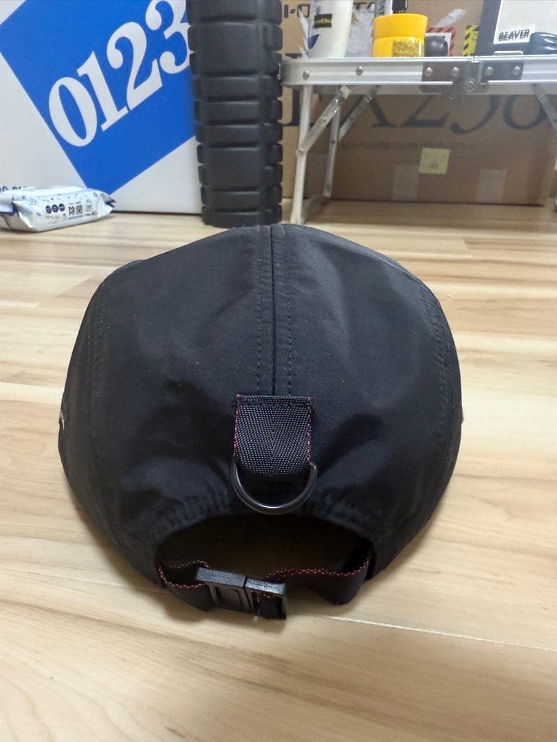 コム デ ギャルソン・オム×ブリーフィング　ロゴキャップ