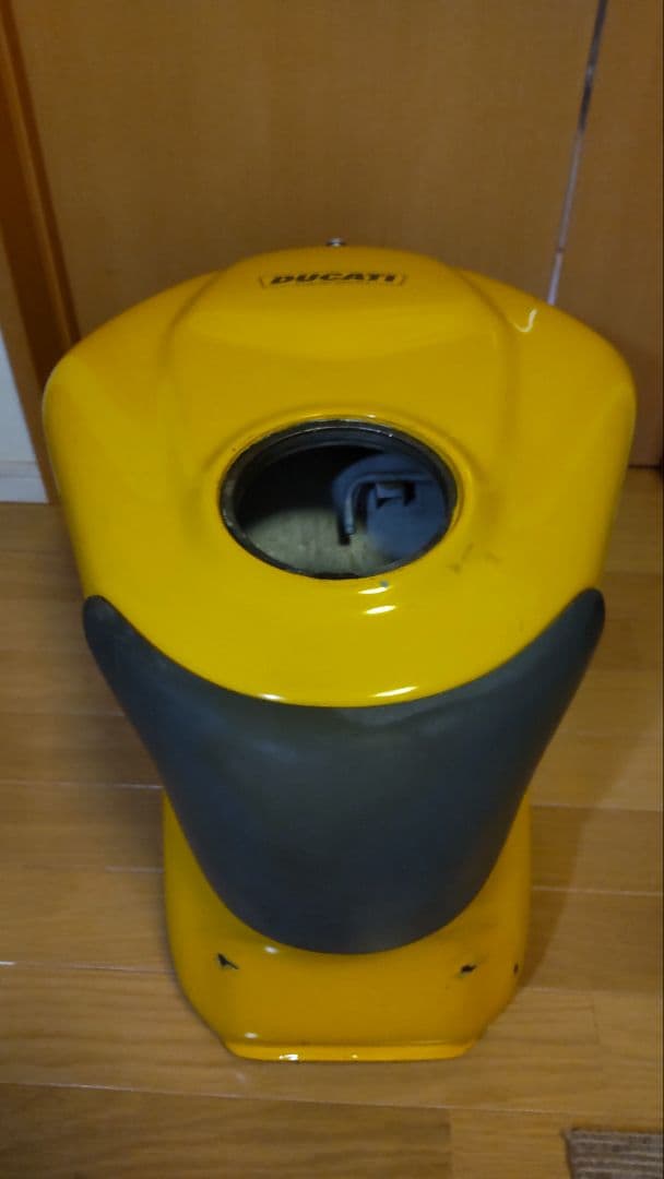 ドゥカティ　タンク　SS900　SS1000DS
