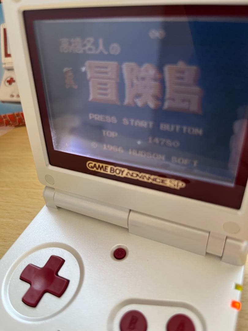 ゲームボーイアドバンスSP本体　ファミコンカラー　ソフト5本付き！