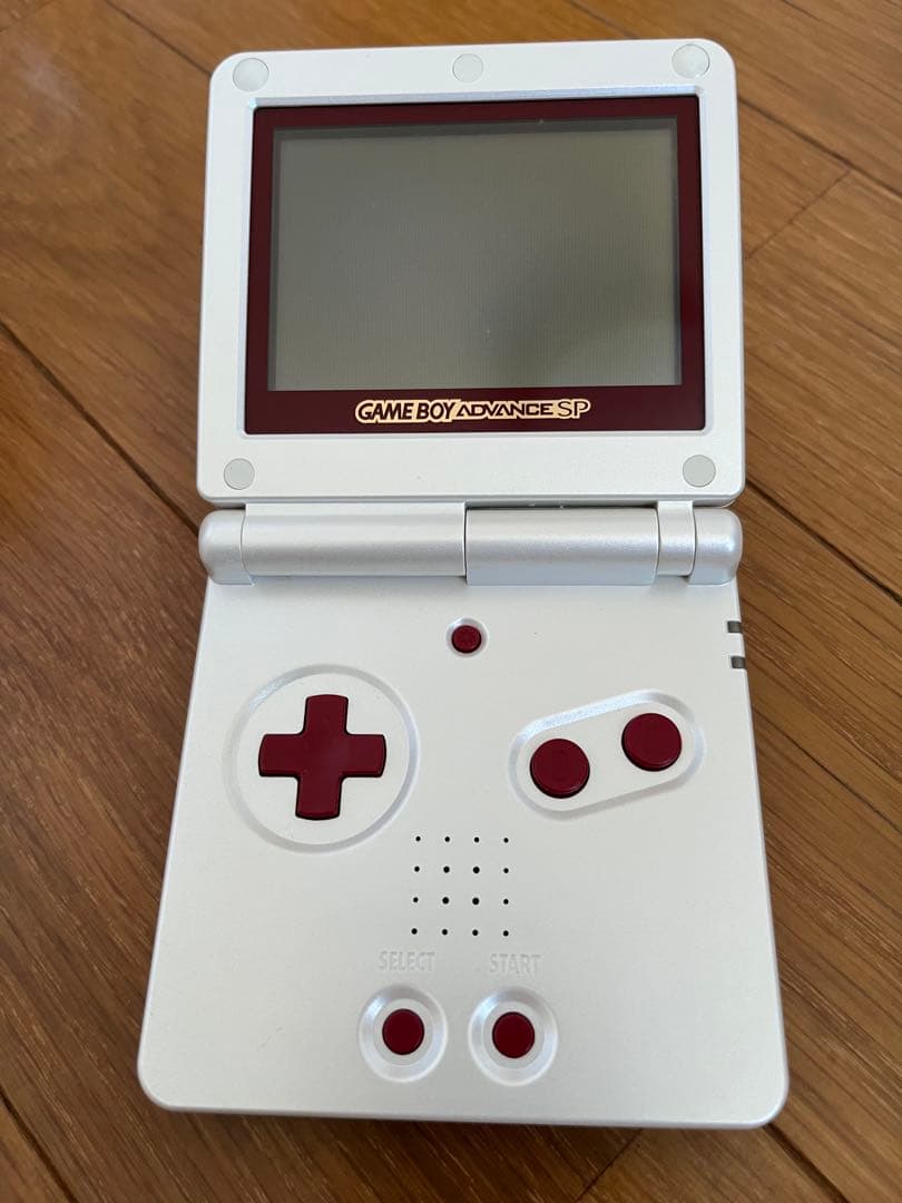 ゲームボーイアドバンスSP本体　ファミコンカラー　ソフト5本付き！
