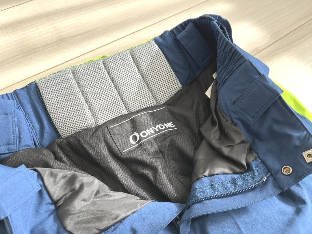 【上下セット】Ｍサイズ　ON-YONE スキーウェア 　イエロー/青　ストレッチ