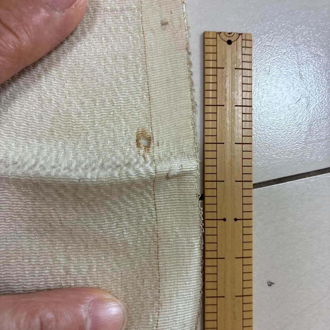 ■6239■アンティーク■正絹縮緬■時代物　薄い鳥の子色　南天柄　刺繍半衿■